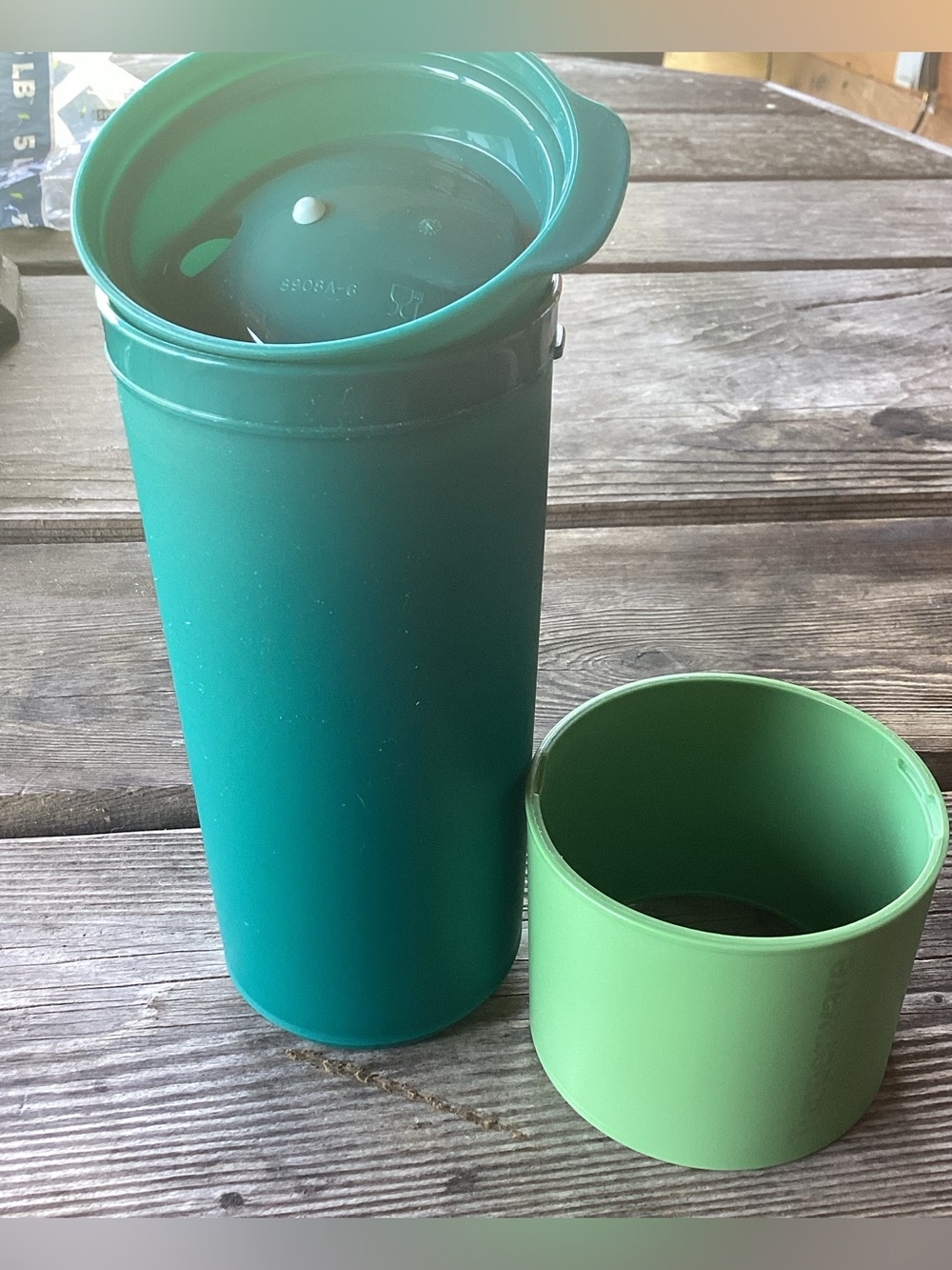 Tupperware Eco To-Go Cups - set of 2 - 16 ounces each - purple and green - Picture 4 of 5